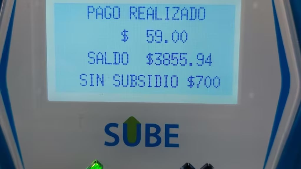 En las validadoras de SUBE ya comenzó a aparecer el mensaje que indica el valor de la totalidad del pasaje. Foto: Gentileza La Nación.