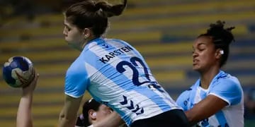 La selección argentina femenina, integrada por la mendocina Maca Sans, derrotó 28-26 a Paraguay. Volverá a jugar mañana, frente a Uruguay