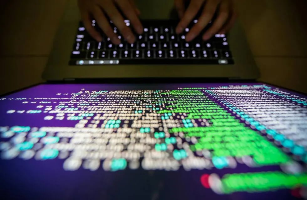 Descubrieron el peor grupo de hackers: atacan celulares y roban cuentas bancarias