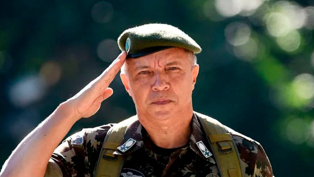 Lula da Silva destituyó a Júlio César de Arruda, comandante del Ejército de Brasil.