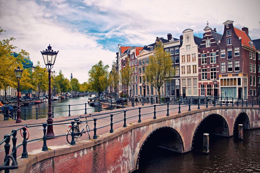 Amsterdam: paseo entre canales y tulipanes