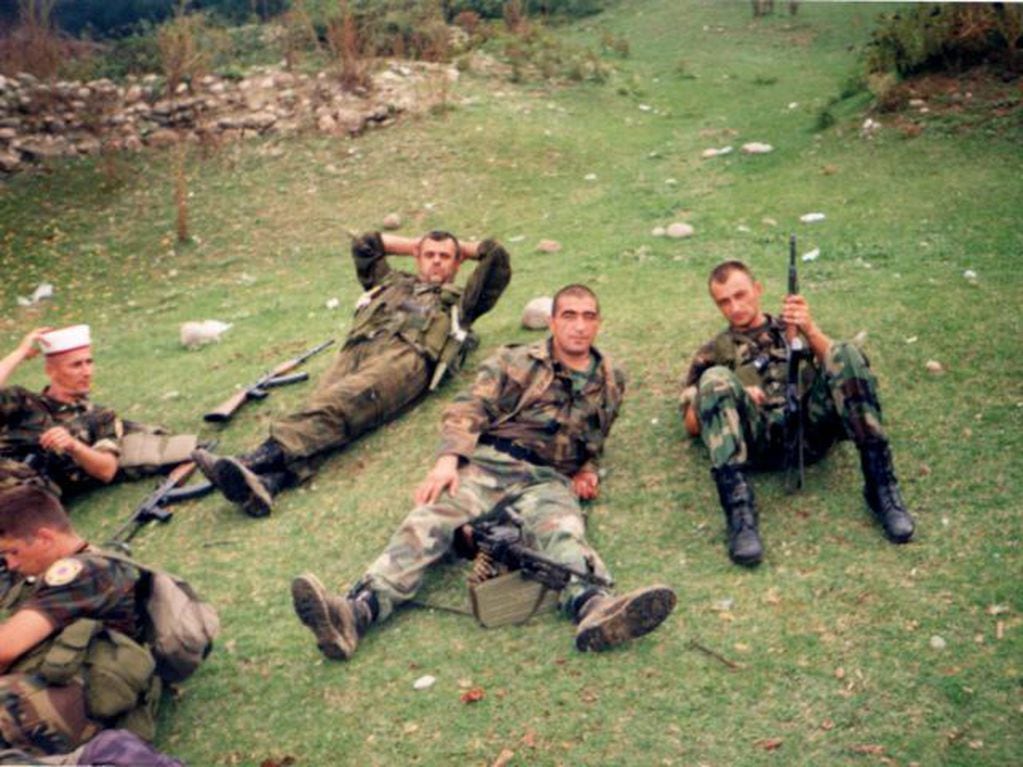 Minic (centro) fue el responsable directo de atrocidades en Kosovo contra los ciudadanos de origen albanés y musulmanes.