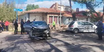 Trágico accidente en Ciudad: choque, vuelco y muerte