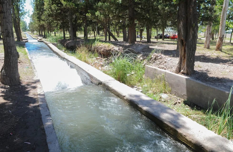 Canal del  parque Chachingo, en Maipú, donde murió una mujer ahogada.