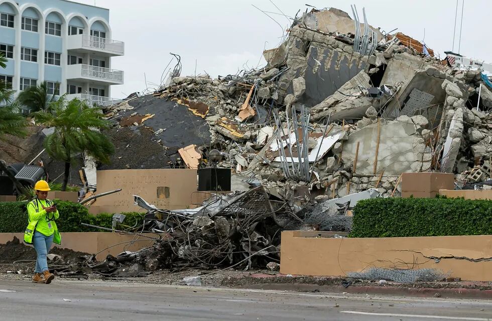 Así luce hoy el edificio derrumbado en Surfside (AP)