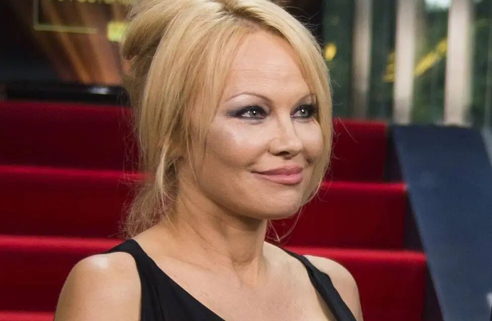 Pamela Anderson mostró su rostro sin nada de maquillaje.