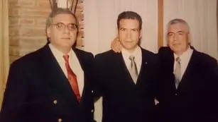 Domingo (la víctima) junto a sus hermanos Raúl (el entrevistado) y José Miguel Burela. Gentileza