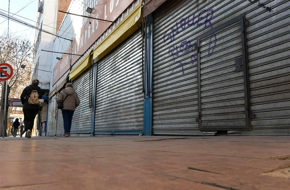 Muchos comercios cerraron en pandemia y no volvieron a levantar sus persianas.
Foto: Orlando Pelichotti  / Los Andes