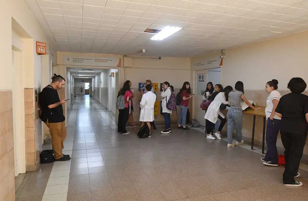 Un informe advierte que Educación tendrá menos presupuesto en 2024 de acuerdo al proyecto presentado .  Facultad de Ciencias Médicas UNCuyo. Foto:José Gutierrez / Los Andes