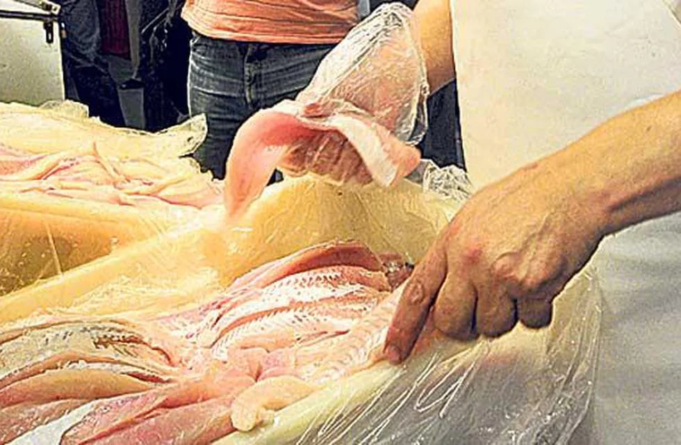 La proximidad de Semana Santa ha comenzado a agilizar las ventas en las pescaderías de Mendoza (Gonzalo Bravo).