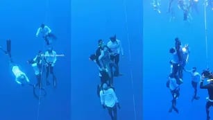 Un buceador quiso romper un récord mundial y lo tuvieron que rescatar a 125 metros de profundidad