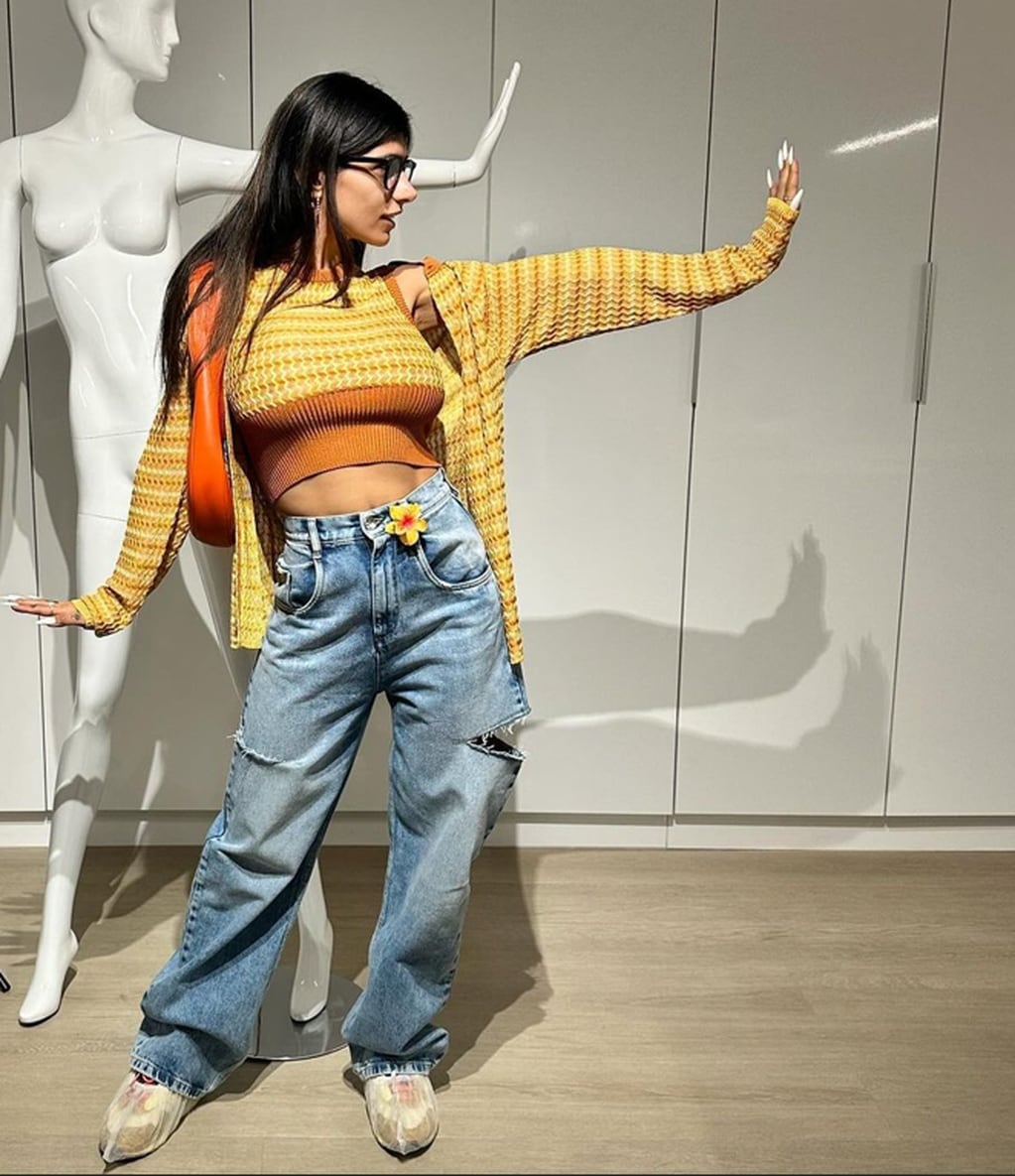 Mia Khalifa encendió las redes con un top underboob y jean ultra ajustado