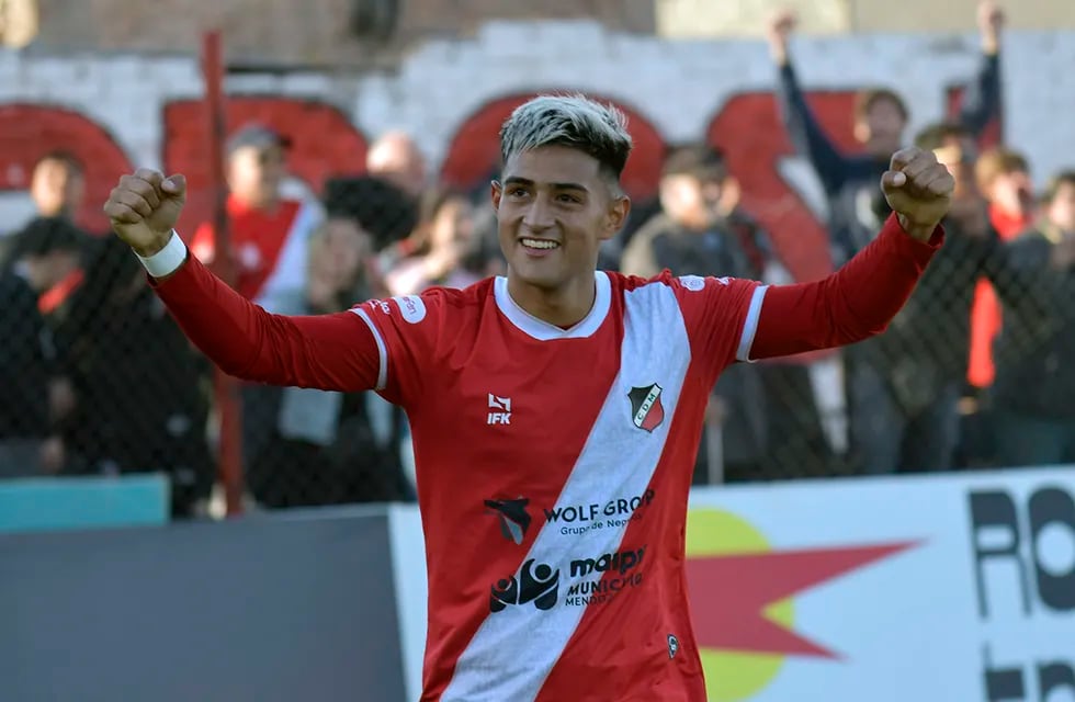 El Club Deportivo Maipú ganó a Racing de Córdoba, en el estadio Omar Sperdutti por la fecha 26 de la Zona A de la Primera Nacional.
 Foto: Orlando Pelichotti