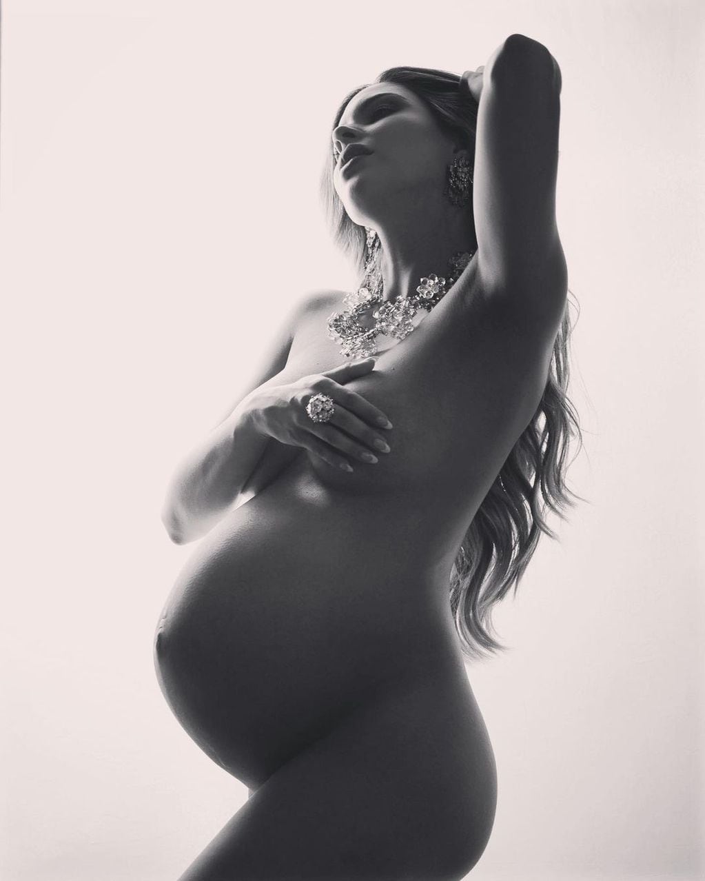 Barby Franco está próxima a dar a luz y se mostró bella en redes sociales.