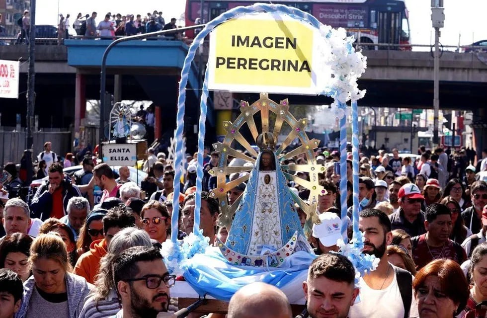 La Peregrinación a Luján es uno de los eventos religiosos más importantes y multitudinarios de nuestros país. Foto: Clarín