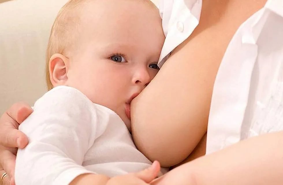 Aseguran que la lactancia hace más inteligentes a los bebés