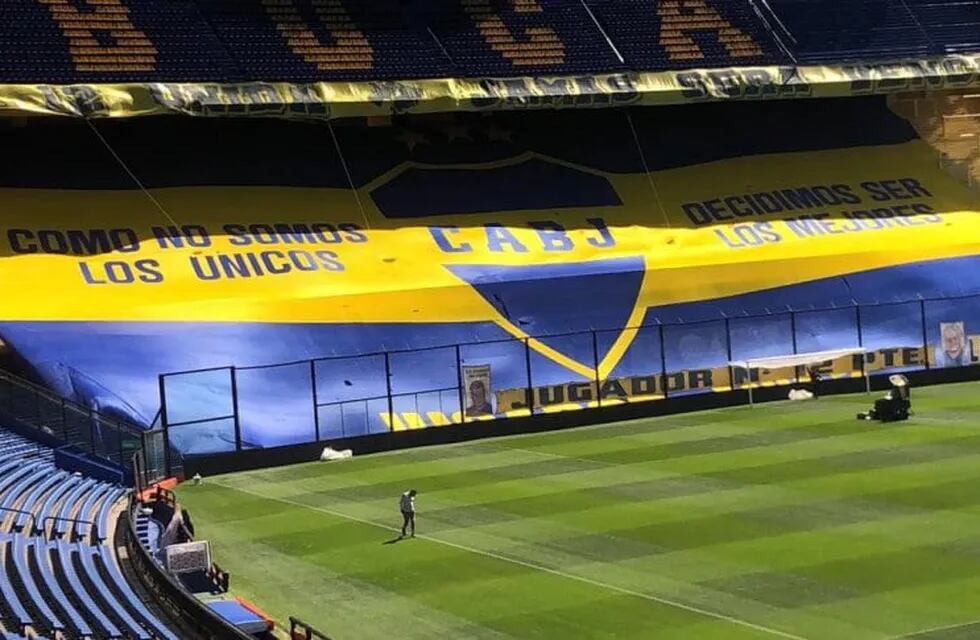 Los hinchas de Boca, principalmente, sus barra bravas, accedieron al estadio y pudieron ingresar sus banderas. / Gentileza.