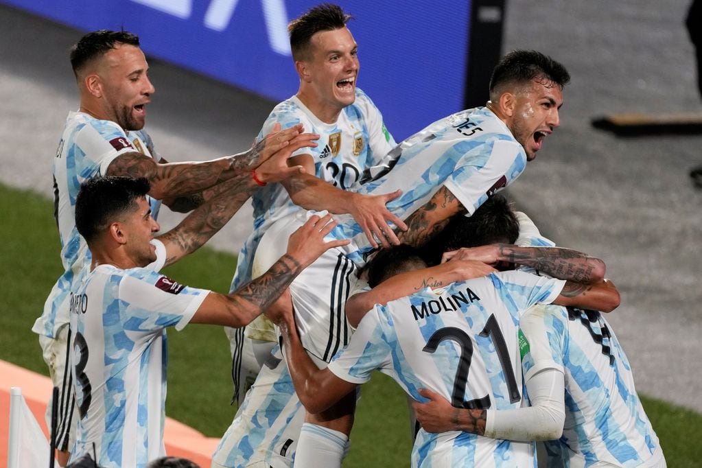 Argentina brilló ante Uruguay y dio otro gran paso hacia Qatar 2022, por el nivel mostrado y por la calidad del rival. (Foto: AP)