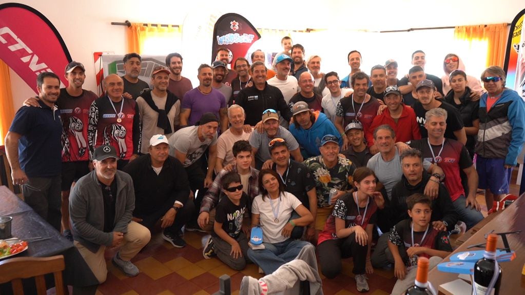 Una gran cantidad de corredores se hicieron presentes en el Club de Pescadores de El Nihuil para ser parte de este apasionante Sudamericano de Fórmula Foil. / Gentilez