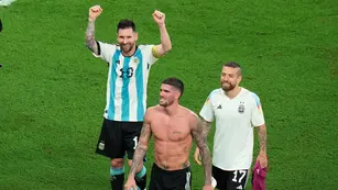 Messi, De Paul y Papu Gómez tras la victoria con Australia