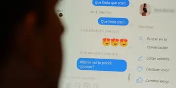 La Justicia de La Plata citó a declarar a un joven que subía videos escrachando a hombres que buscaban contactar a menores por WhatsApp. 