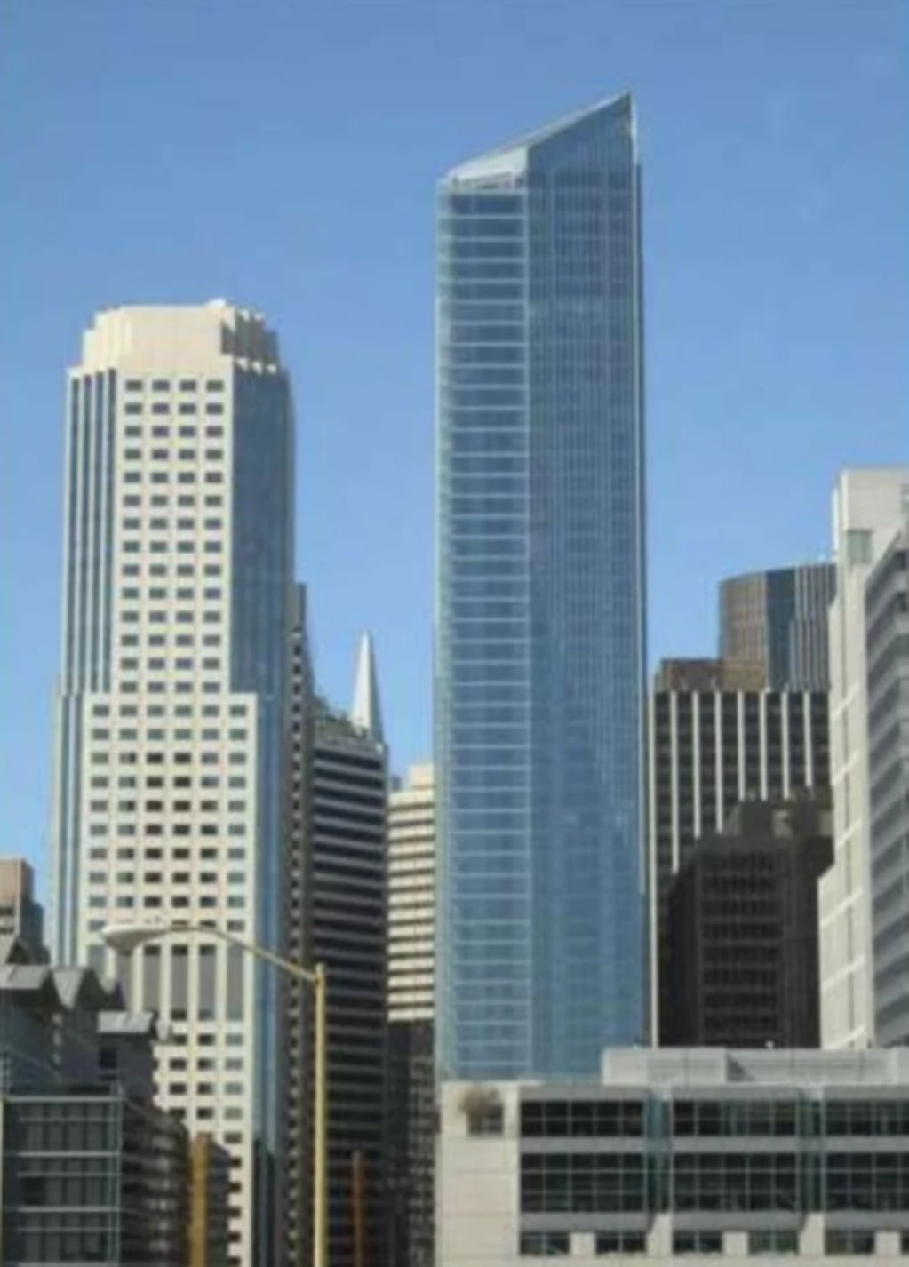 El Millennium Tower, el edificio más alto de San Francisco, ya se inclinó 43 centímetros y se hundió unos 45.