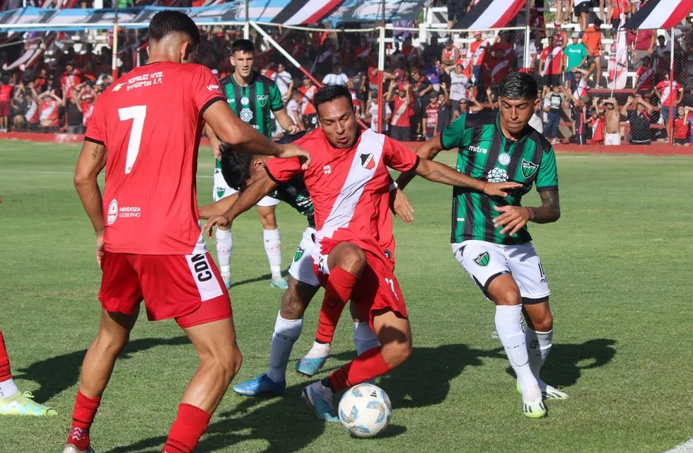 Por la cuarta fecha de la Primera Nacional, Maipú cayó por 2-0 con San Martín de San Juan. Cuarta derrota consecutiva del Cruzado. / Gentileza: Prensa CDM.
