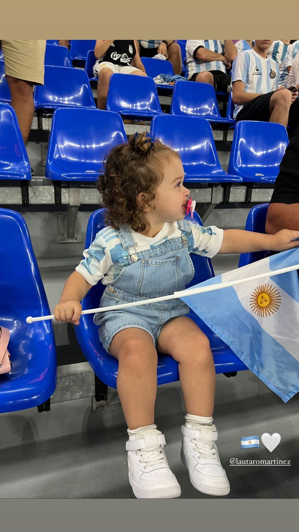 Agustina Gandolfo y Nina alentaron a Lautaro Martínez y a la Selección Argentina
