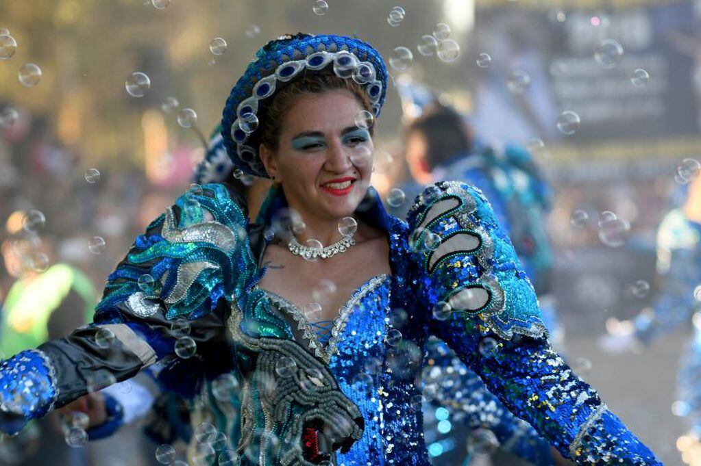 
    Bailarinas siempre con un hermosa sonrisa cautivaron al publico foto: Claudio Gutiérrez / Los Andes
   