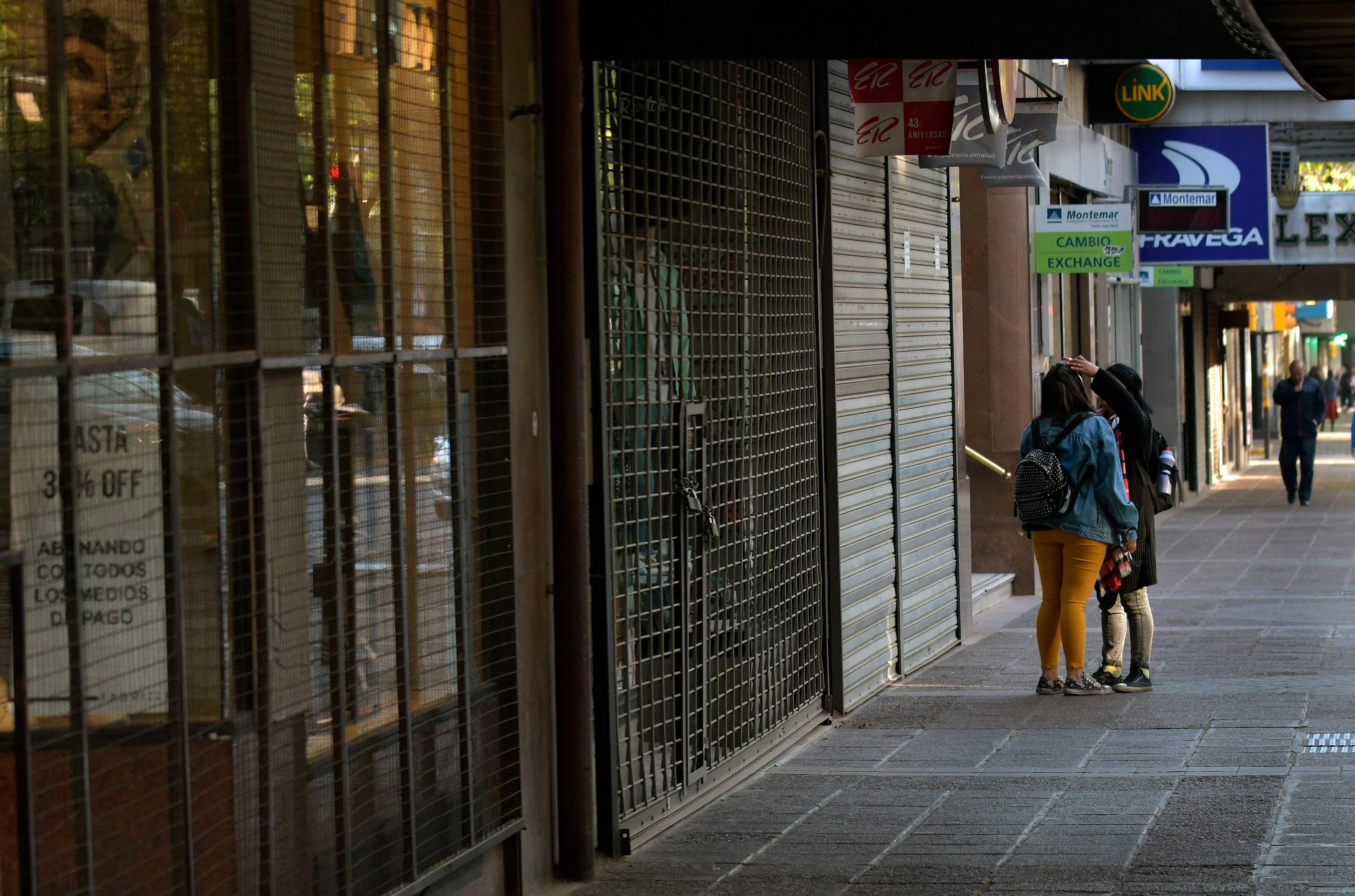 Comercio cerrado en el Centro. Imagen ilustrativa
Foto: Orlando Pelichotti/ Los Andes