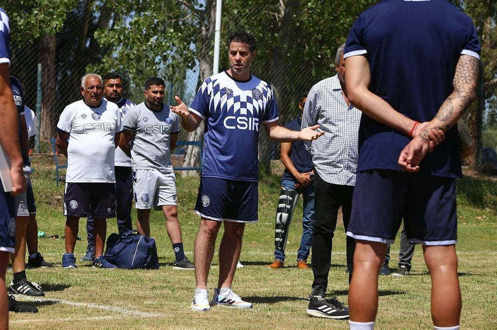 El entrenador Rodolfo de Paoli tendrá la dura misión de sostener la categoría con Independiente Rivadavia. 