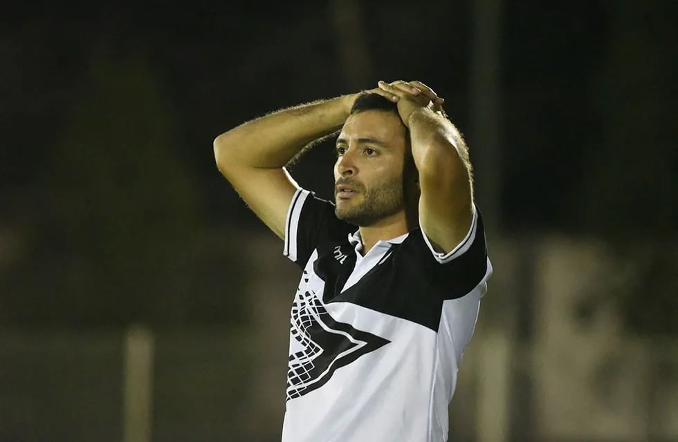 Fútbol Primera Nacional:  El DT del Lobo, Joaquín Sastre, se lamentó por la falta de gol, pero destacó el funcionamiento del equipo. Foto: José Gutierrez / Los Andes