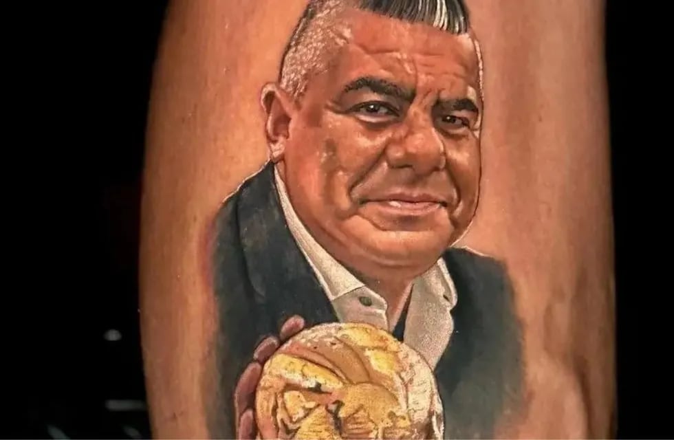 La figura de Chiqui Tapia que un hincha decidió tatuarse. Foto: Twitter/@tapiachiqui