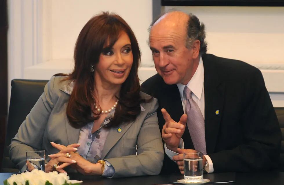 Waldo Wolff denunció al actual senador nacional Oscar Parrilli y Juan Mena, dos hombres que integran el círculo íntimo de la vicepresidenta Cristina Kirchner.