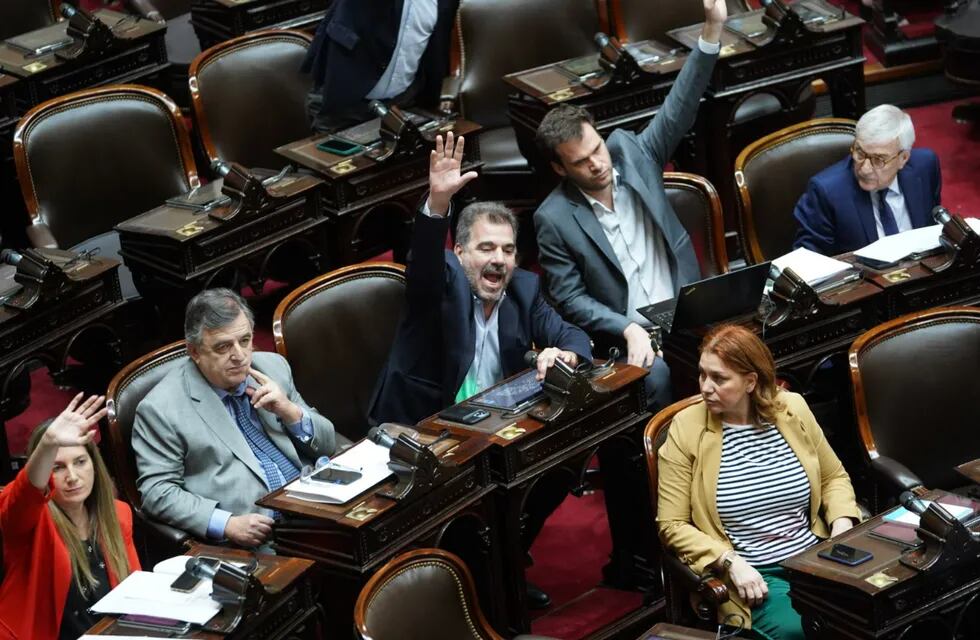Escándalo y gritos en Diputados entre oficialismo y oposición.