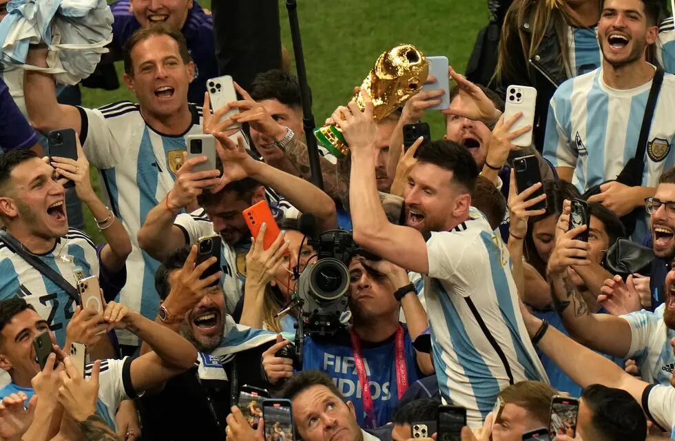 Lionel Messi y toda la selección argentina celebrará la conquista de la Copa del Mundo ante un Panamá que vendrá con suplentes.