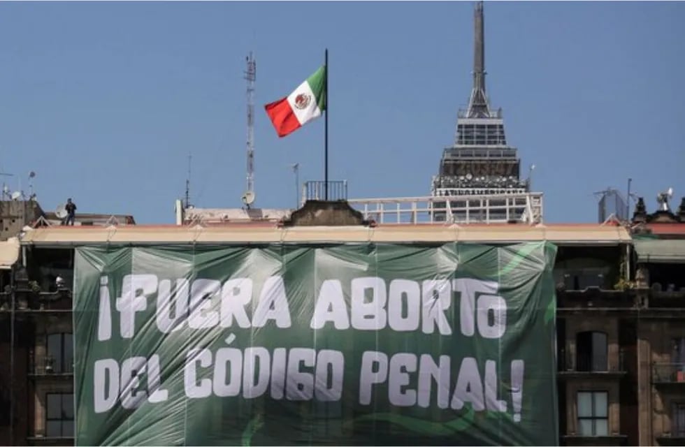 Organizaciones feministas, y población en general, en contra del código penal. Foto: X / @YourAnonCentral