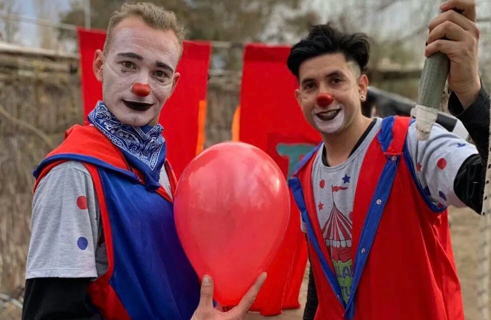 Jeremías Navarro (26) y Darío Fontana (30)  son mejor conocidos como Tallarín y Tutuca y el clown es su pasión.