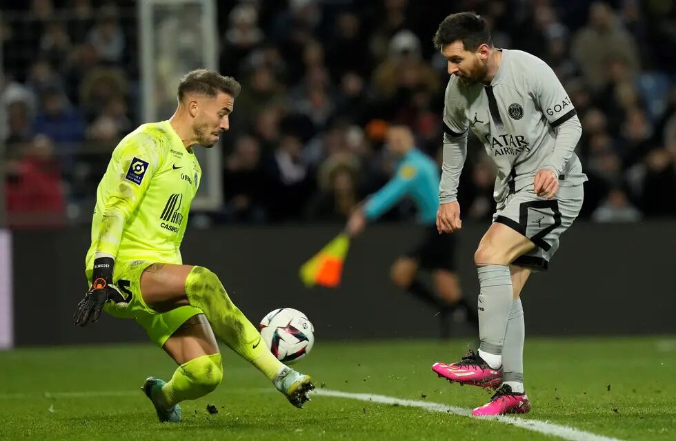 Lionel Messi gambeteó al arquero rival y marcó el 2-0 parcial del Paris Saint Germain ante Montpellier en la Liga de Francia.