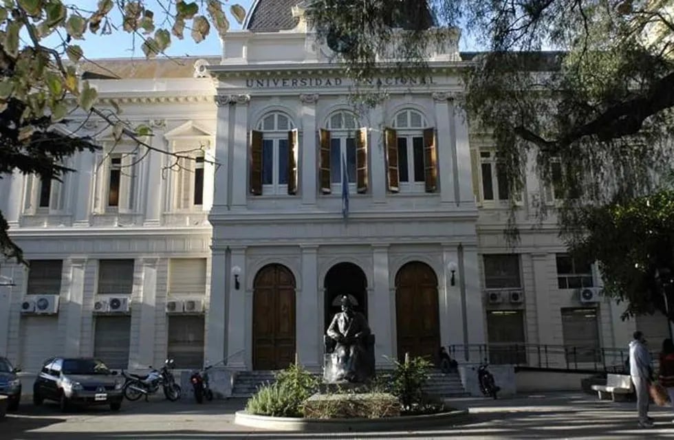 Un preso fue a rendir a una universidad de Buenos Aires, intentó fugarse y fue reducido a los tiros.