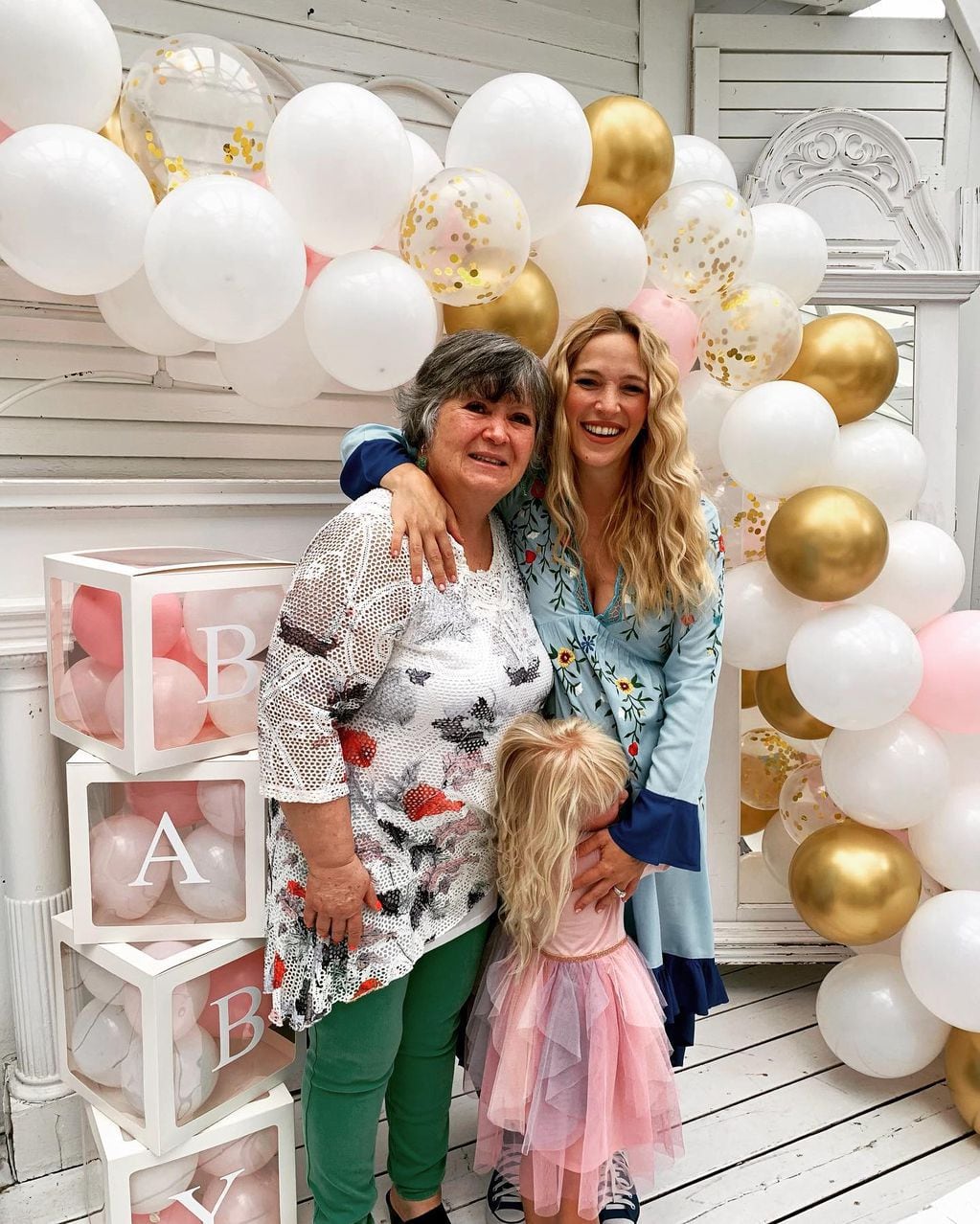 Luisana Lopilato celebró el baby shower de su cuerta hija.