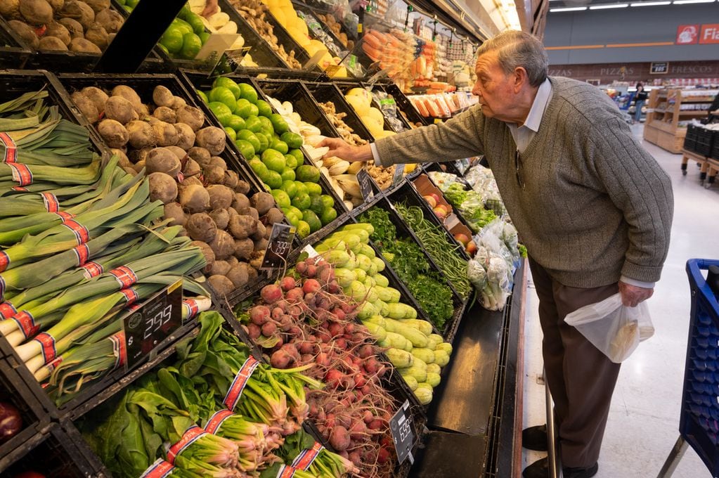 Las verduras y los huevos son lo que más subió sus precios en agosto. Foto: Ignacio Blanco / Los Andes 