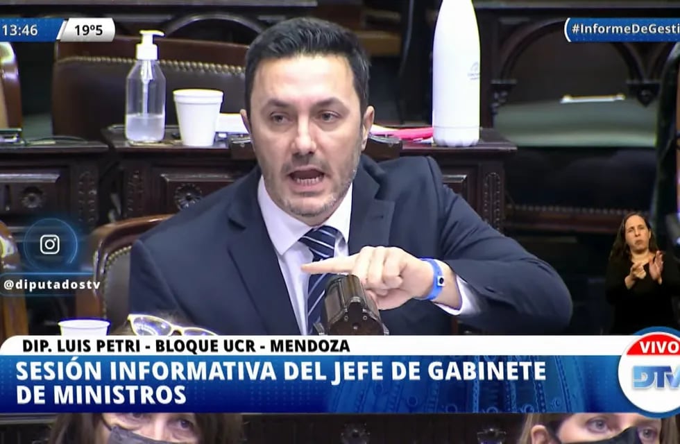 Luis Petri increpó la jefe de Gabinete Santiago Cafiero en la sesión de Diputados.