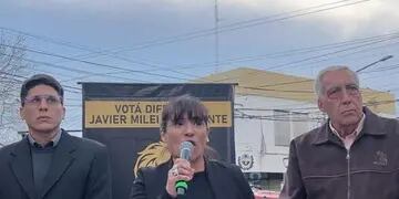 Claudia Córdoba de campaña