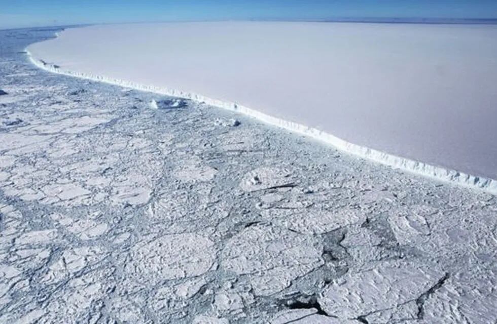El Iceberg A68 sufre las consecuencias del calentamiento global.