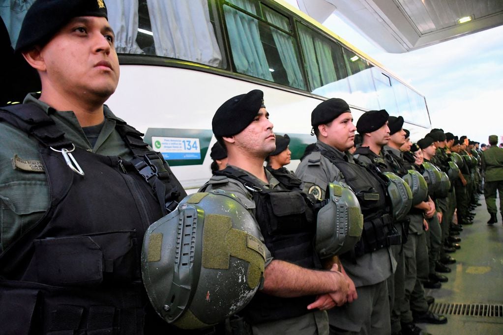 Se trata de un grupo de Prefectura Naval, otro de Gendarmería Nacional y otro de la Policía de Seguridad Aeroportuaria (PSA). Gentileza: Noticias Argentinas.