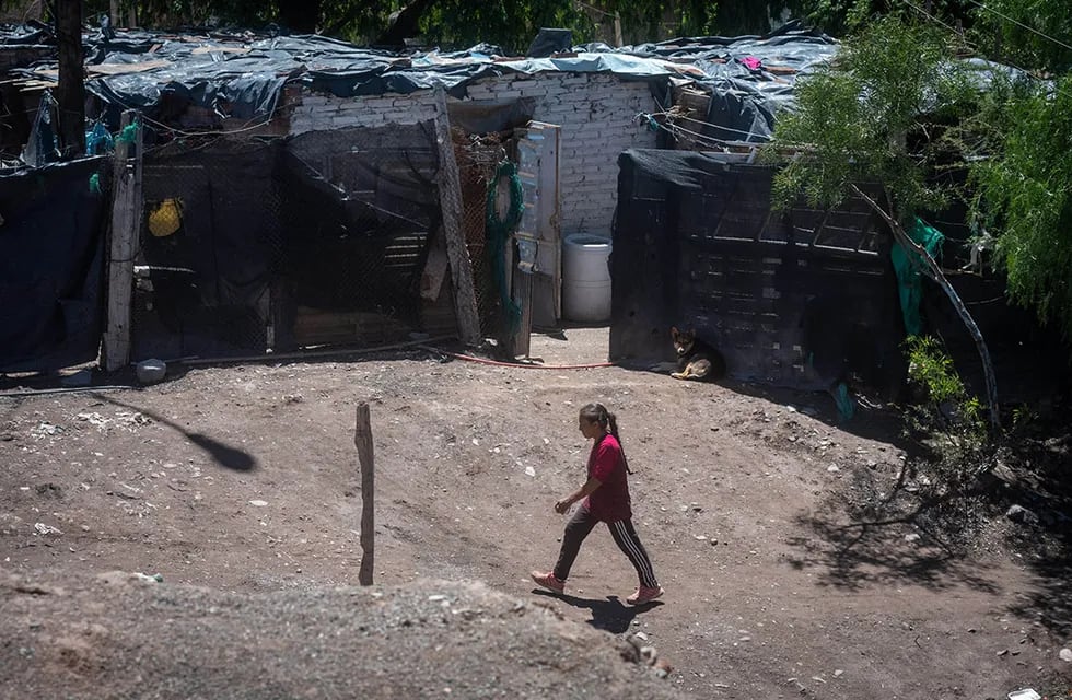 La pobreza bajó al 37,3% en el país. Foto: Ignacio Blanco / Los Andes