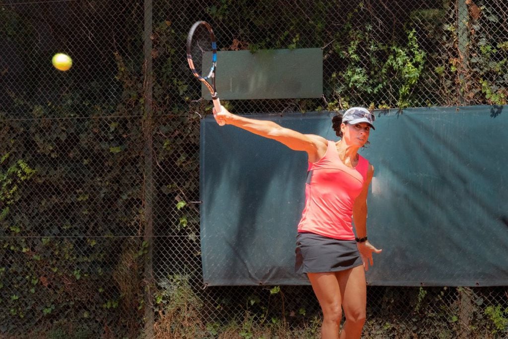 Gabriela Sabatini brilló en el torneo de Leyendas de Roland Garros. Se la ve impecable. (@sabatinigabyok)