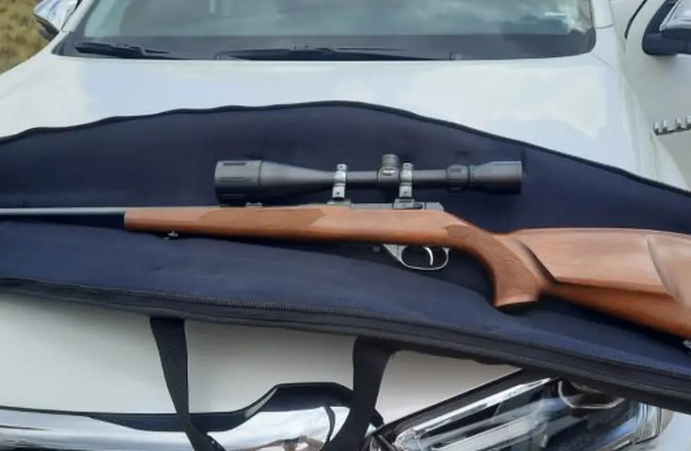 Uno de los motivos por los que deberán responder ante la justicia es por transportar armas de fuego. Foto: Policía Rural