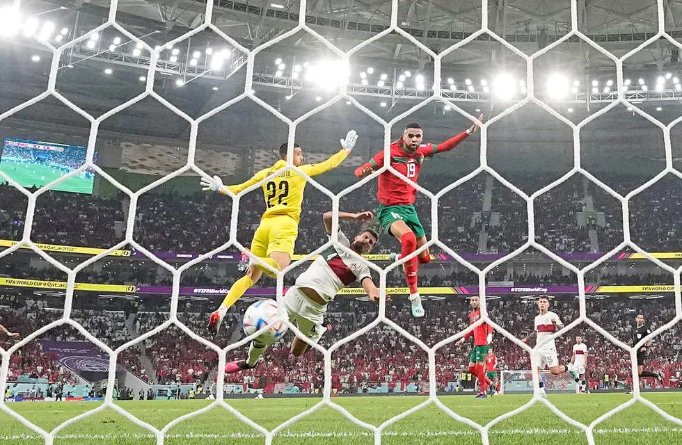 Youssef En-Nesyri y su golazo ante Portugal (AP)